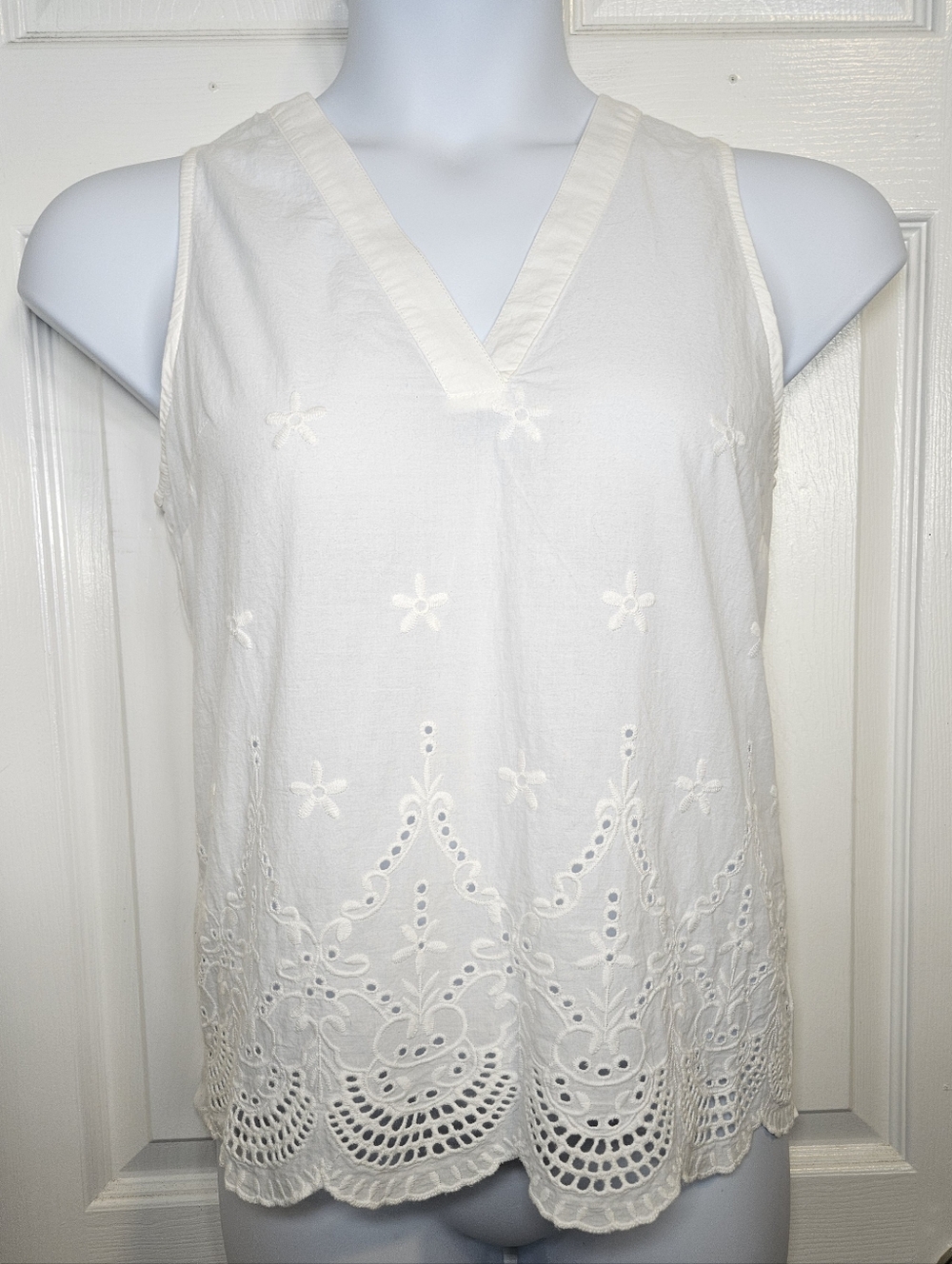 a new day White Lightweight V-Neck Sleeveless Top
